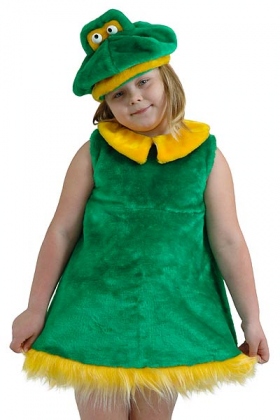 Просто милый, веселящий только своим видом костюм для девочки «Лягушка» - это состоящее из двух частей произведение, выполненное в двух цветах – зеленом и желтом. Платье зеленого цвета с желтой оборкой и воротником. Маска-шапочка с забавными глазками формой похожа на берет 