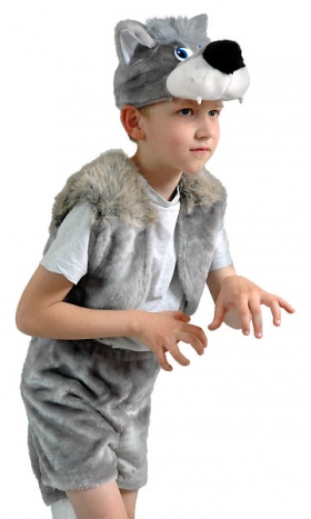 	 Костюм Волка для детей состоит из комфортных шортиков, пошитых из искусственного меха, с волчьим хвостом, из меховой жилетки  и шапки в виде головы волка с большими волчьими зубами в его пасти. Шапка в костюме Волка пошита с подкладкой из натурального хлопка